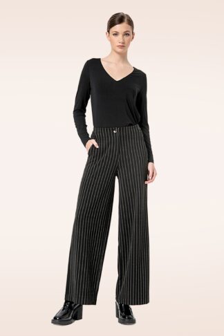 Clare Pinstripe High Waisted Hose in Schwarz.