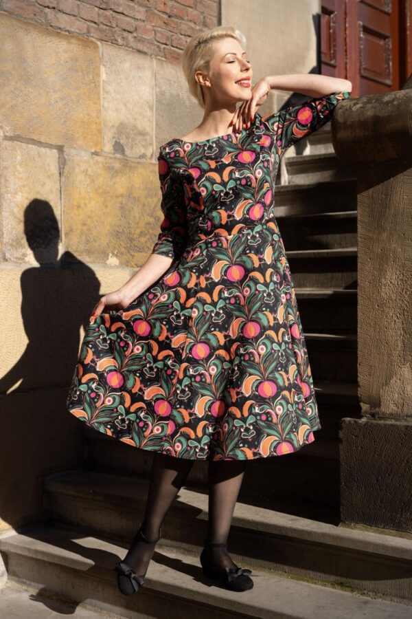 Adriana Kaleidoscope Swing Kleid in Schwarz und Multi