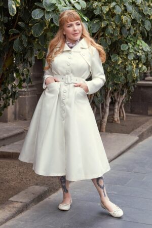 Anais May Wasserabweisender Mantel in Off White.
