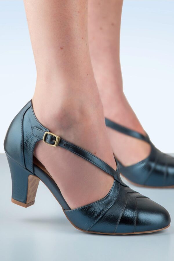 Ava Luxury Love Pumps in Metallic Blau.