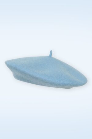 Claire Barett in Pastellblau