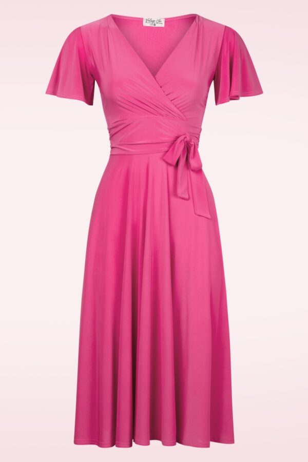 Irene Wickel-Swing-Kleid in Knallrosa.