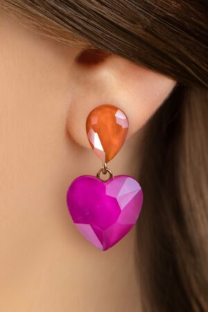 Love on the Brain Ohrringe in Rosa und Orange.