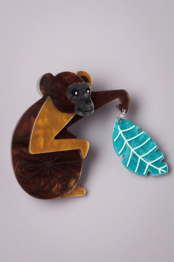 Princely Primate Brosche