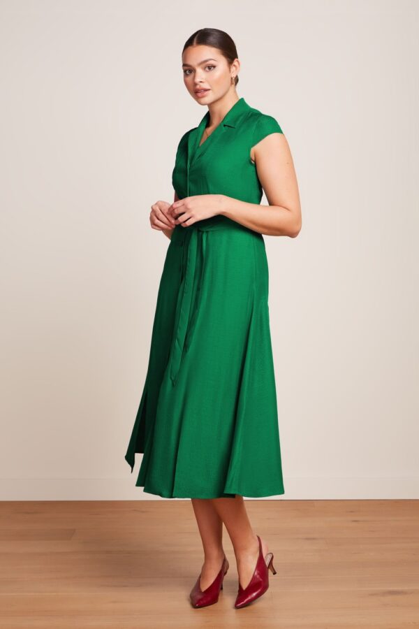 Violante Kleid Saxon in Ultra Grün.