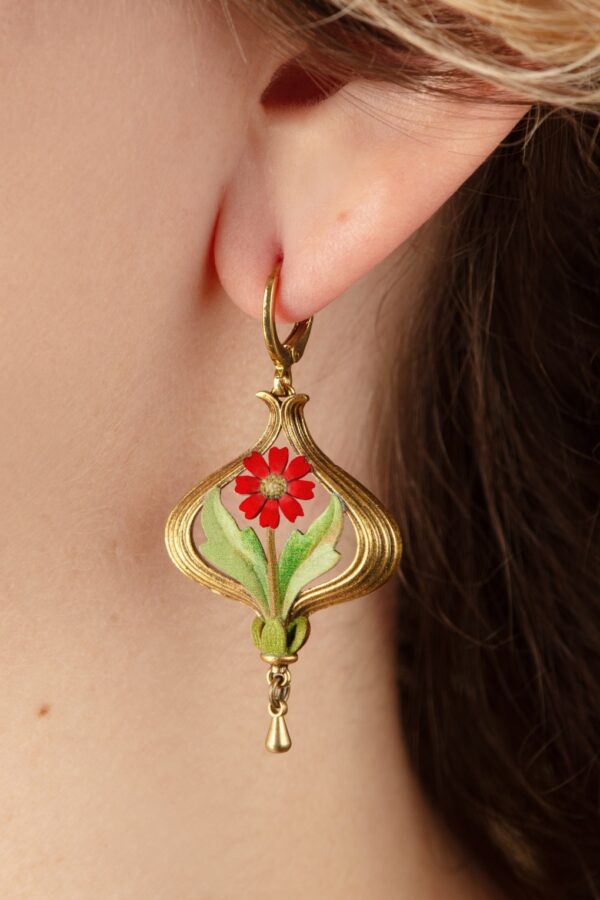Arabella Ohrringe in Gold und Rot.