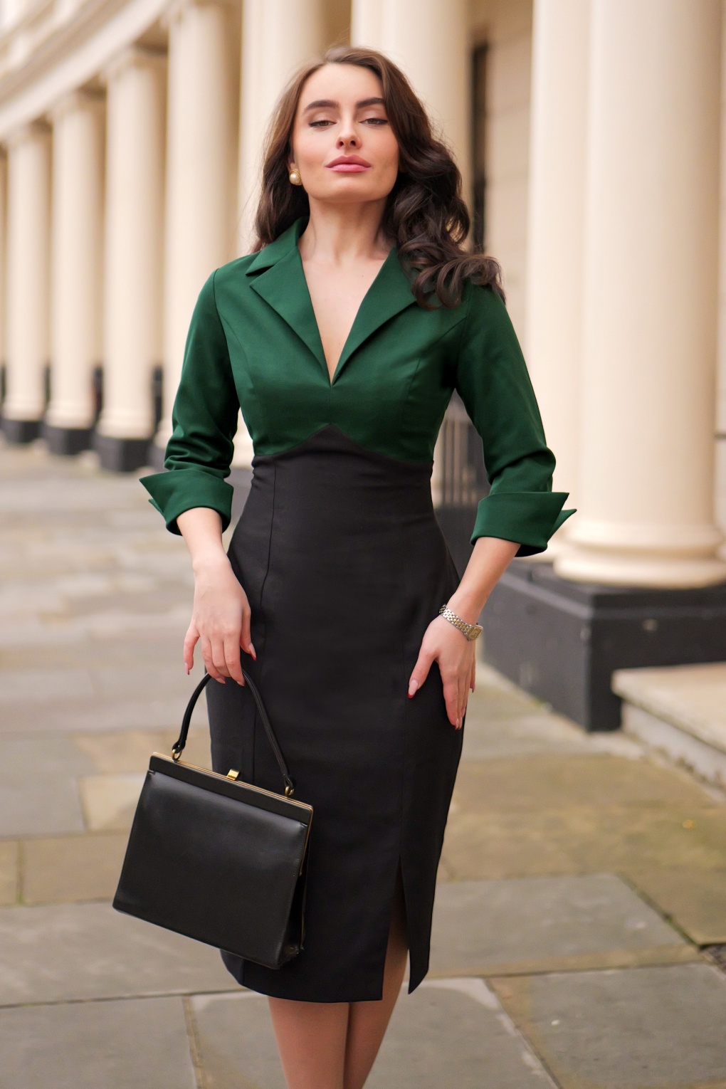 Dianne Two Toned Etuikleid in Schwarz und Grün.