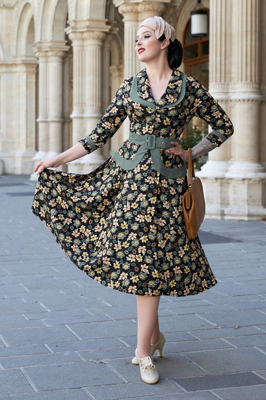 Ashira Lou Floral Kleid in Schwarz