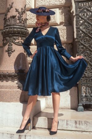 Cybele Satin Swing Kleid in Marineblau