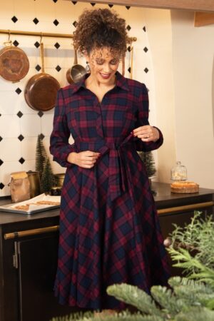 Kim Tartan Swing Kleid in Marineblau und Burgund