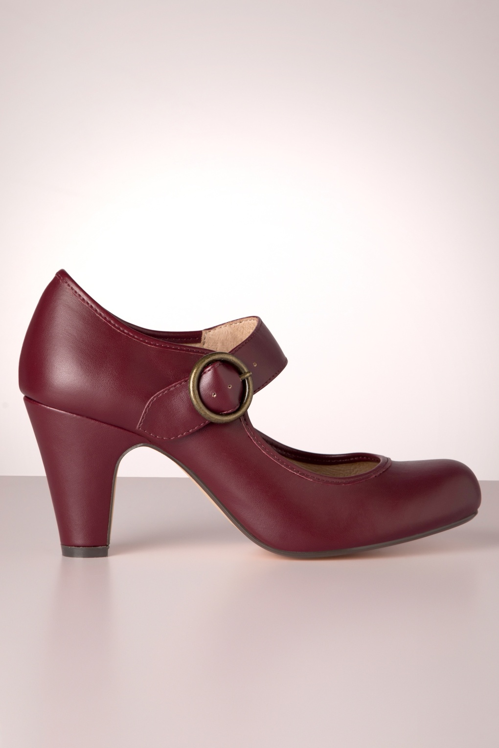 Madeline Mary Jane Pumps in Weinrot.
