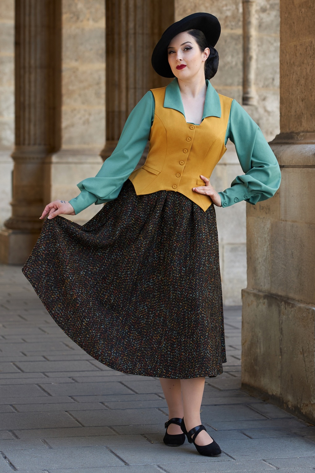 Talissa Lou Gestrickter Swingrock in Schwarz und Multi