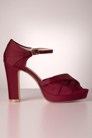 Gloria Satin Peeptoe Pumps in Weinrot