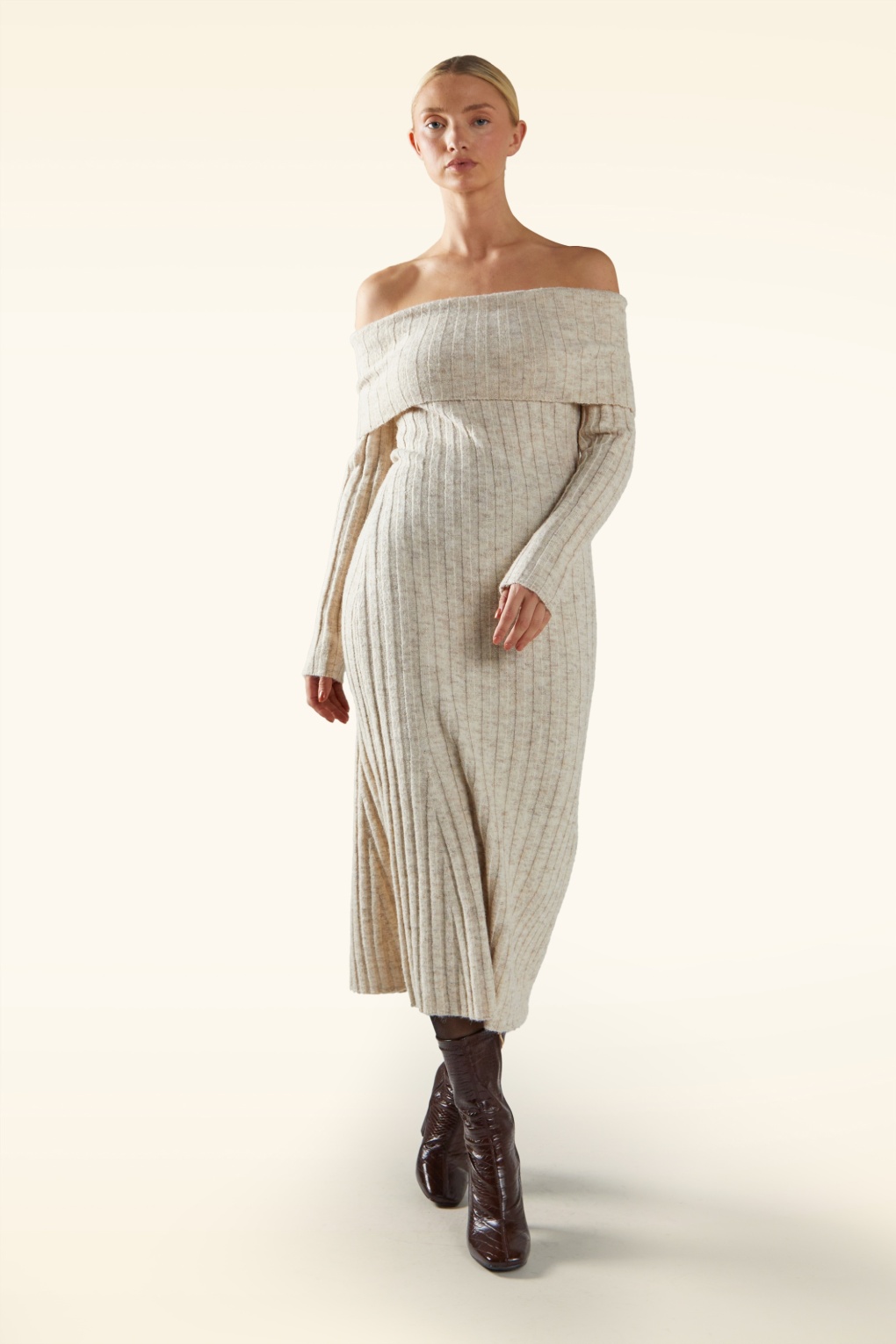 Bardot Midi-Strickkleid in Beige