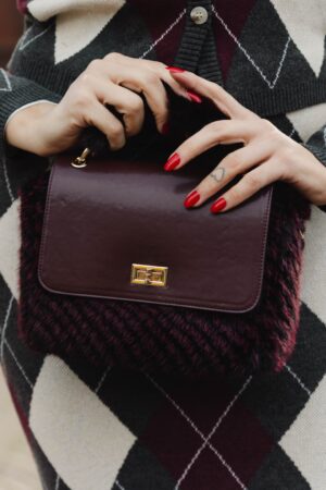 Donatella Handtasche in dunklem Bordeauxrot