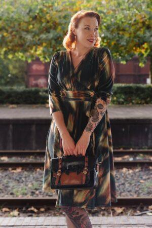 Exklusiv bei Topvintage ~ Aria Velvet Fade Swingkleid in Schwarz/mehrfarbig