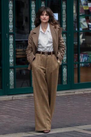 Masha Wollhose in Toffee