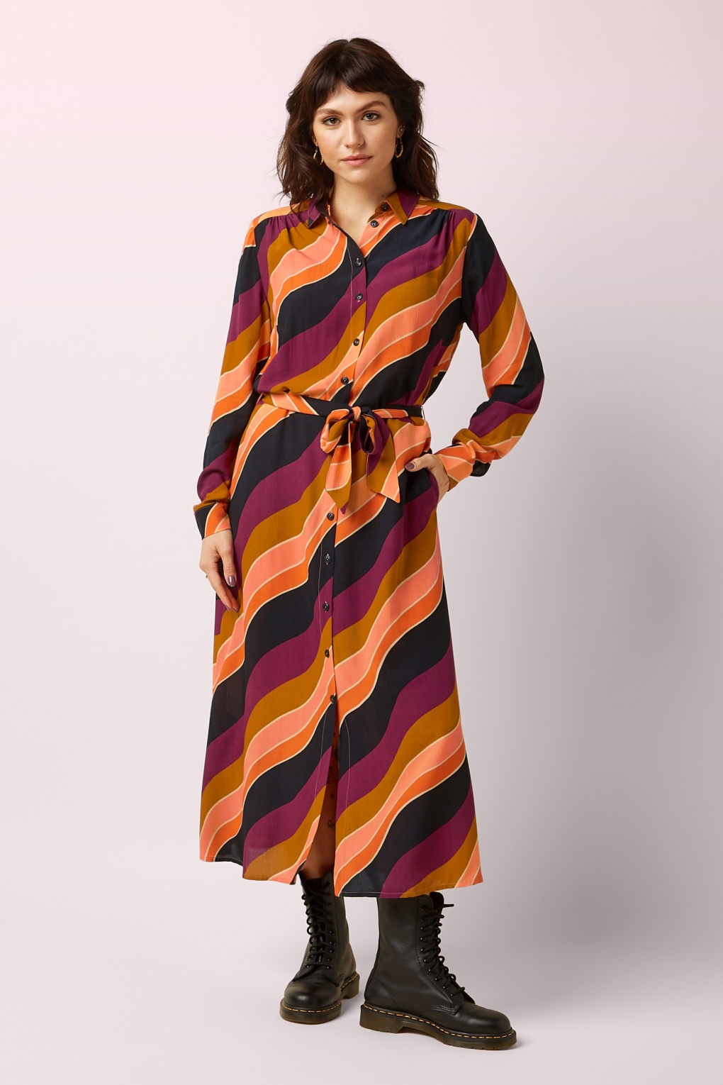 Olivia Razzle Midikleid in Beaujolais Rot.