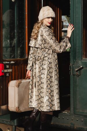 Sarah Venom Trenchcoat in Beige