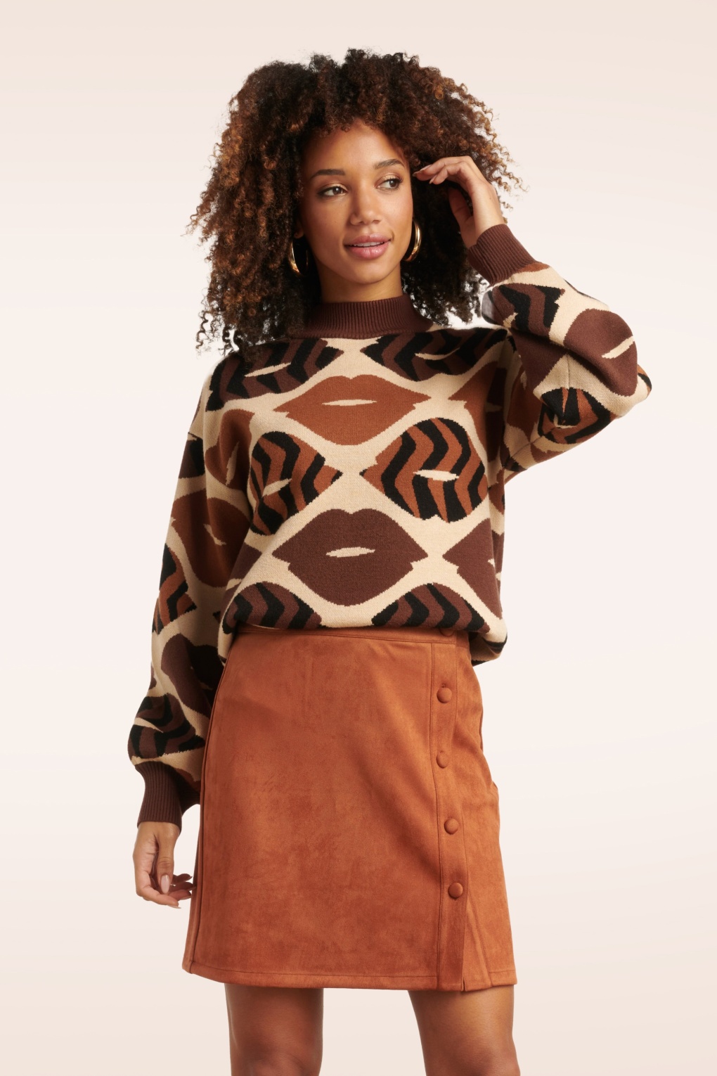 Holly Lips Pullover in Braun.