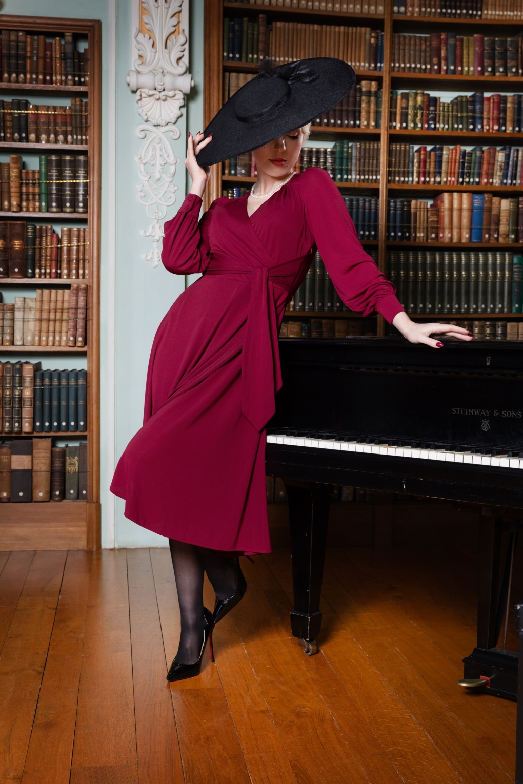 The Isobelle Wickelkleid in Weinrot