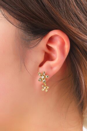 Double Pearl Flower Ohrstecker in Gold