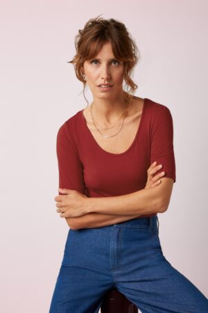 Carice Uni Geripptes Oberteil in Chilirot