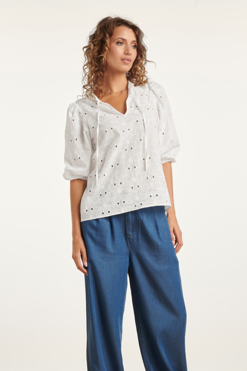 Flora Bestickte Baumwollbluse in Weiß