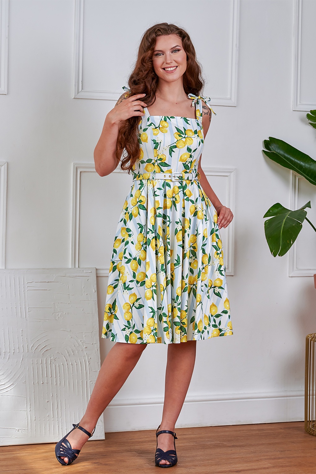 June Lemon and Stripes Baumwoll-Swingkleid in Weiß