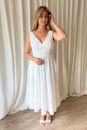 Lysandra Midikleid in Weiß.