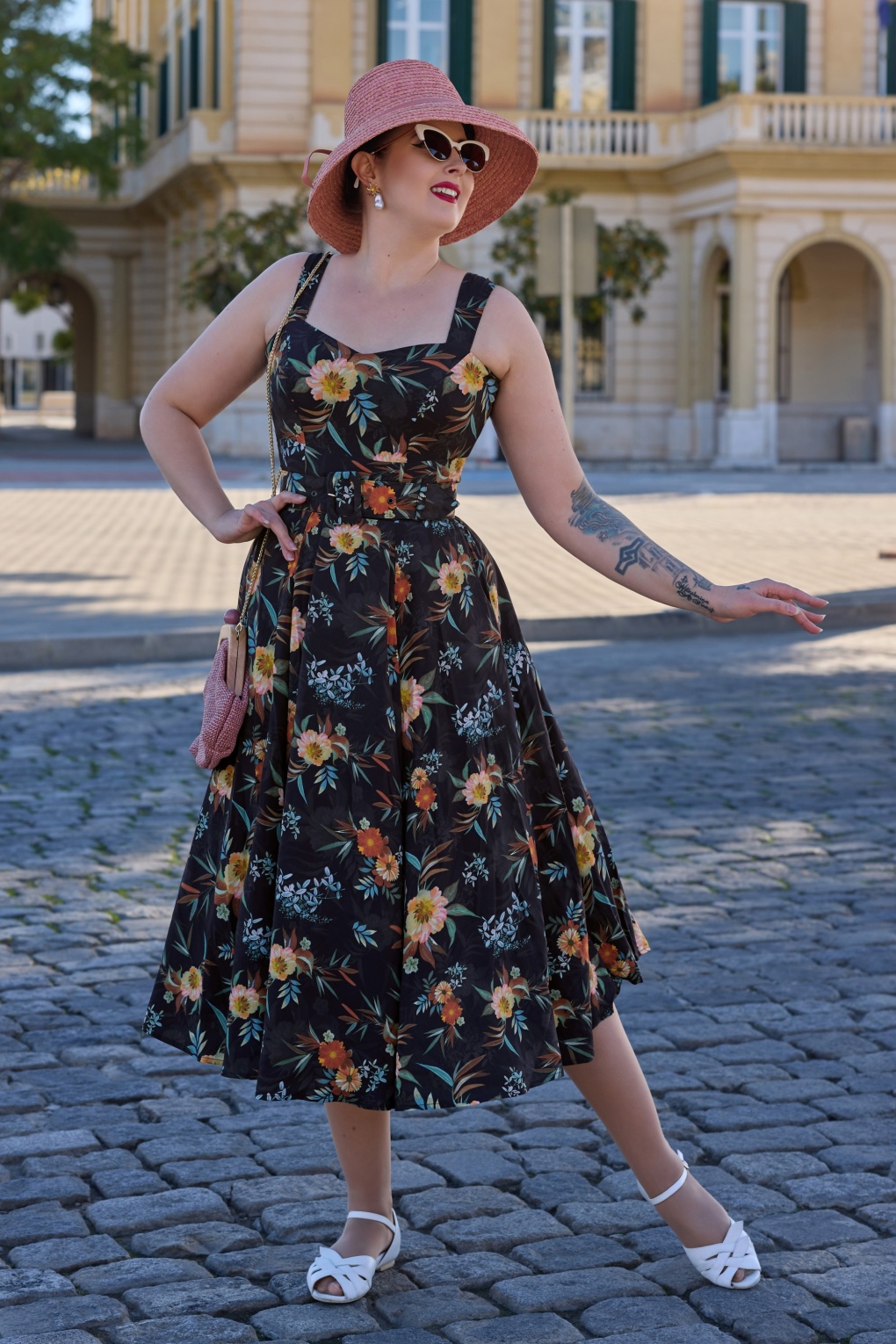 Maiwenn Lou Florales Swingkleid in Schwarz