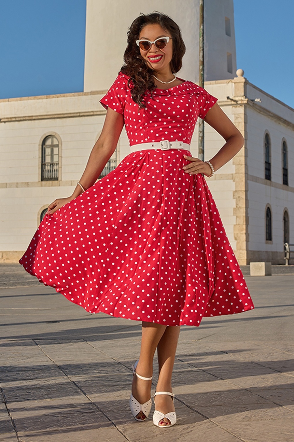 Shanna Rose Gepunktetes Swingkleid in Rot-Weiß