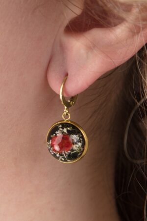 Vergoldete Dried Flower Ohrstecker in Rot