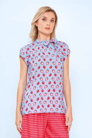 Anna Strawberry Bluse in Hellblau