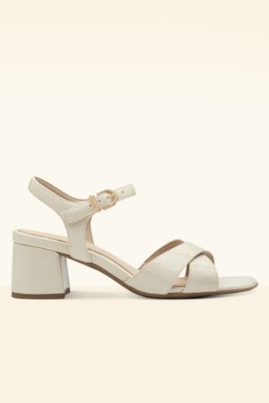 Elegant Ease Lack-Sandalen in Creme