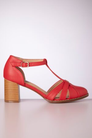 Fancy Footwork Pumps in Rot