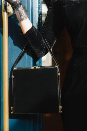 Felicia Samt Handtasche in Schwarz