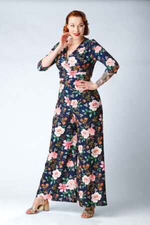 Exklusiv bei Topvintage ~ Savannah Floral and Berry Jumpsuit in Dunkelblau