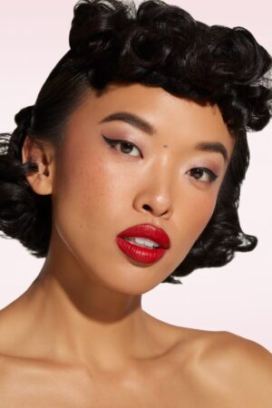 Klassischer Farb-Lippenstift in Bésame Red