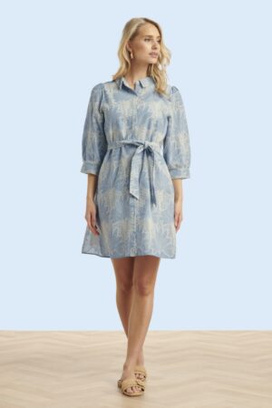 Lina Broderie Anglaise Kleid in Hellblau und Wollweiß