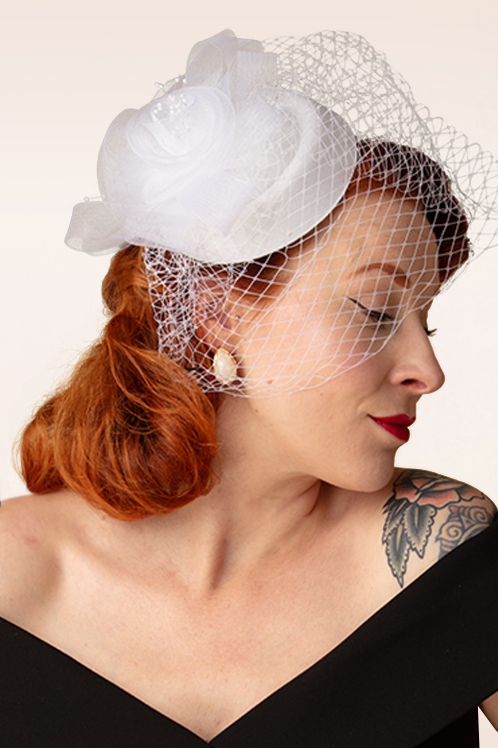 Royal Bloom Fascinator in Weiß