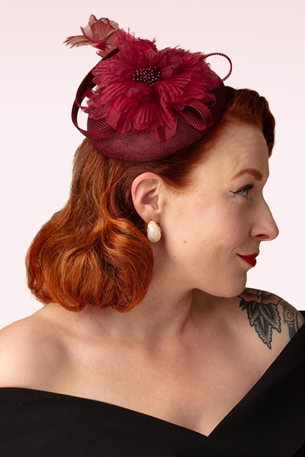The Duchess Fascinator in Weinrot