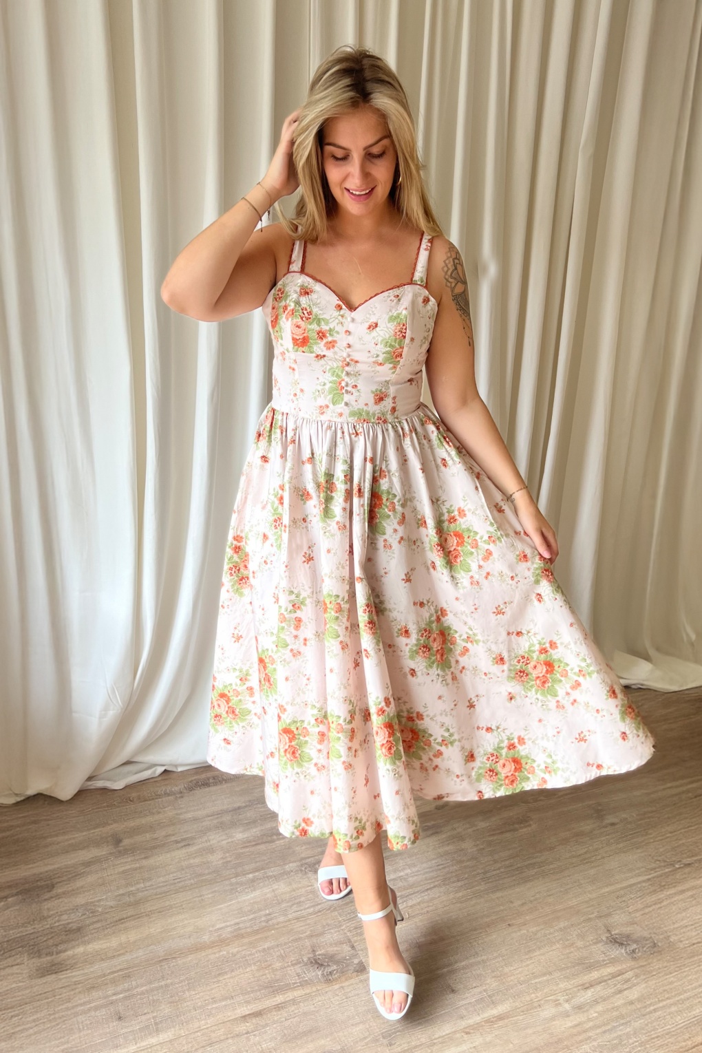 Bryson Floral Midikleid in Puderrosa